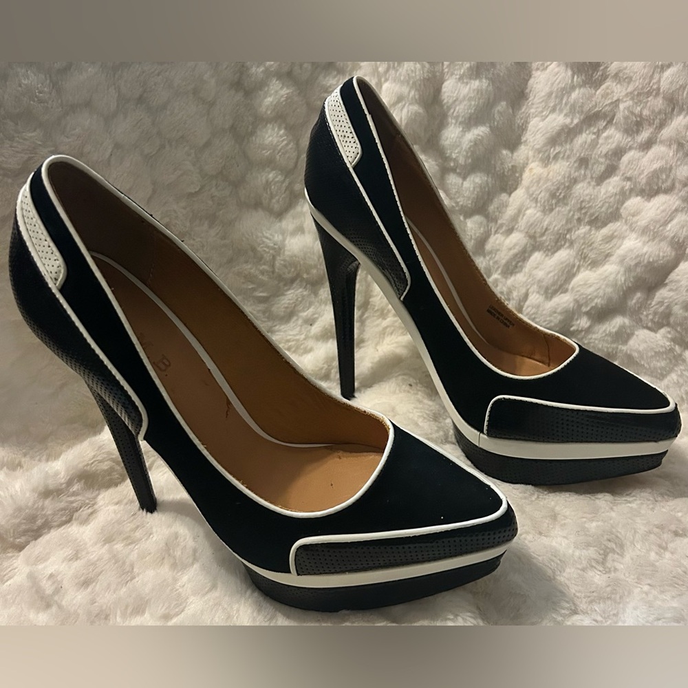 L.A.M.B.  by Gwen Stefani Domino Black and White Stiletto Heels women’s size 8M